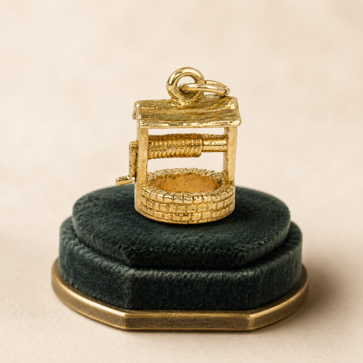 Pre-loved 9ct Gold Wishing Well Charm
