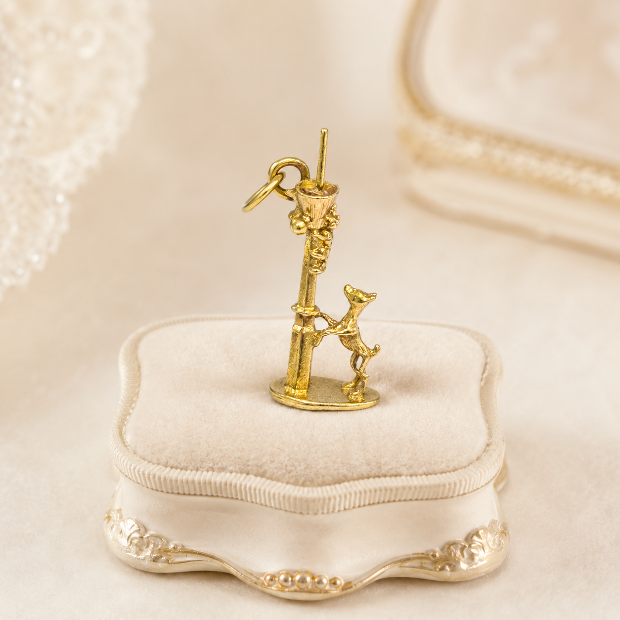 Pre-loved 9ct Gold Dog & Pole Charm