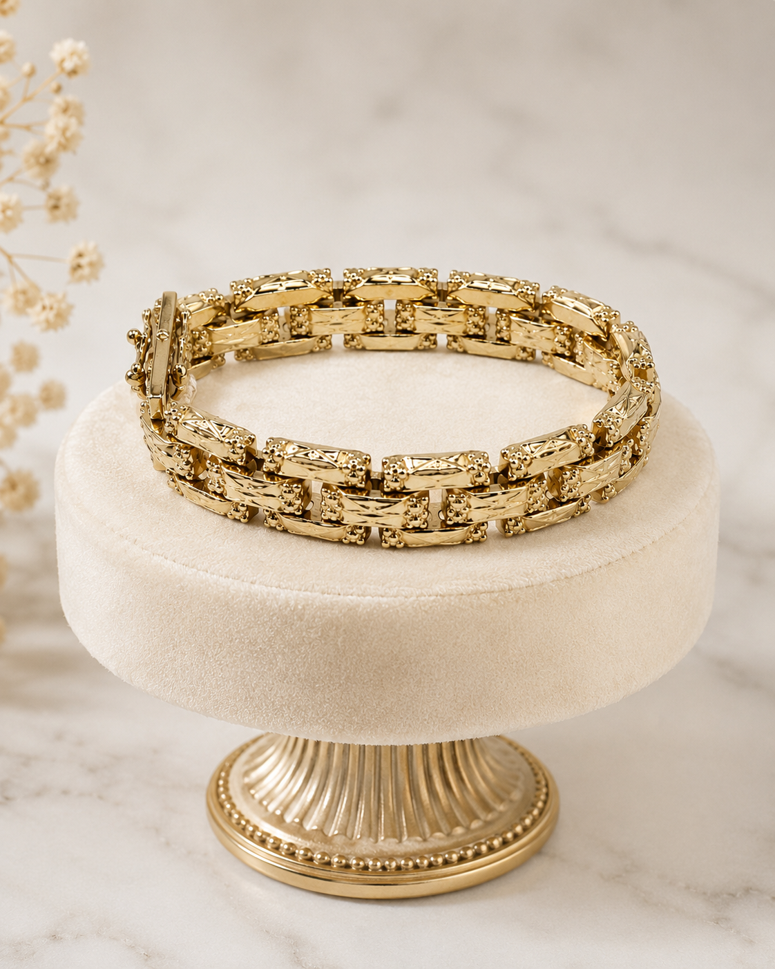 Patterned Hollow Link Gate Bracelet