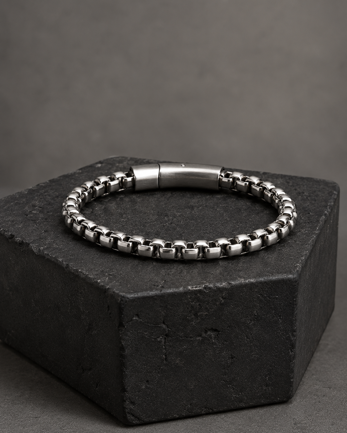 UNIQUE &CO. Stainless Steel Box Chain Bracelet