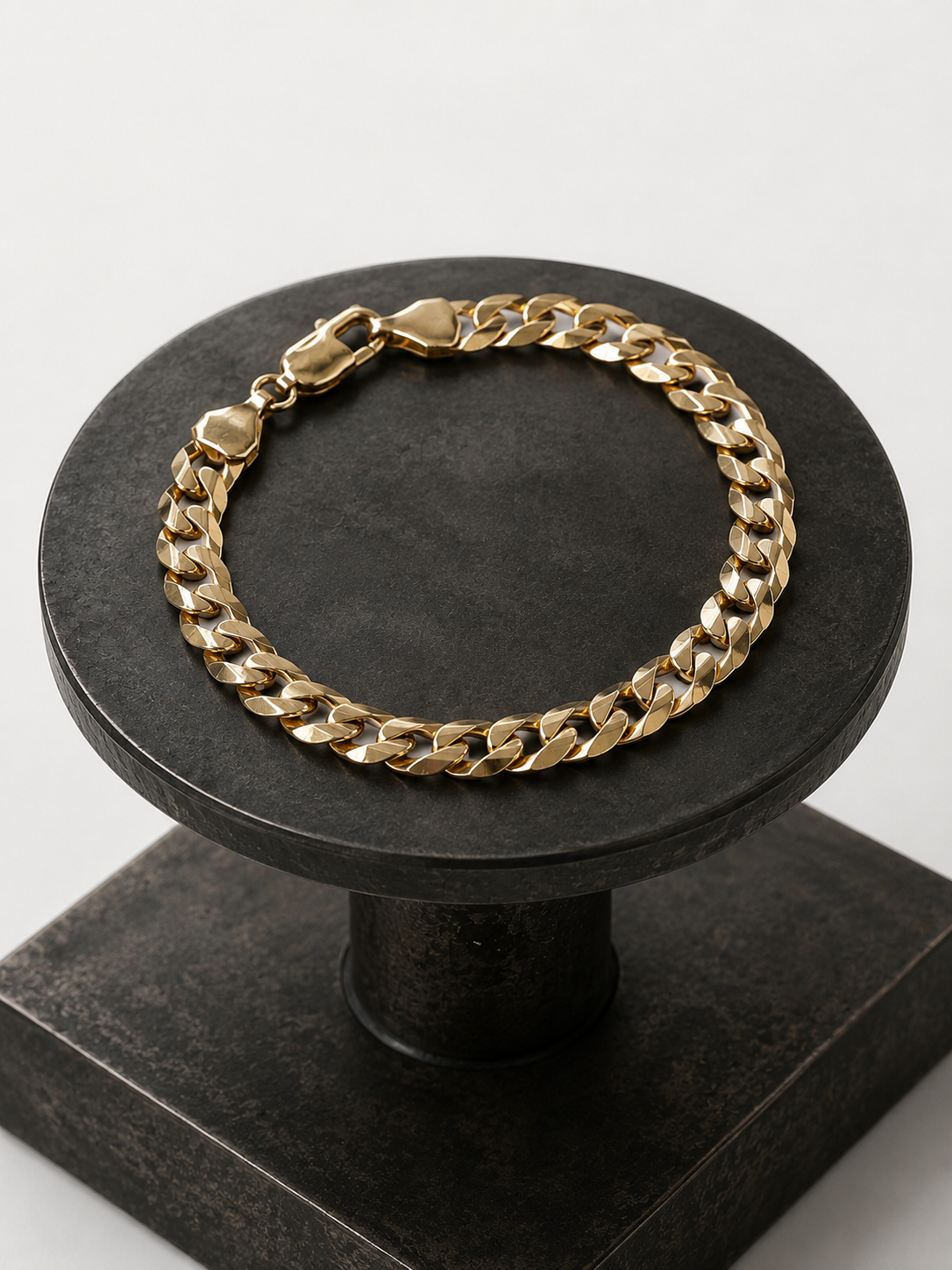 Pre-loved Gold Curb Chain Bracelet