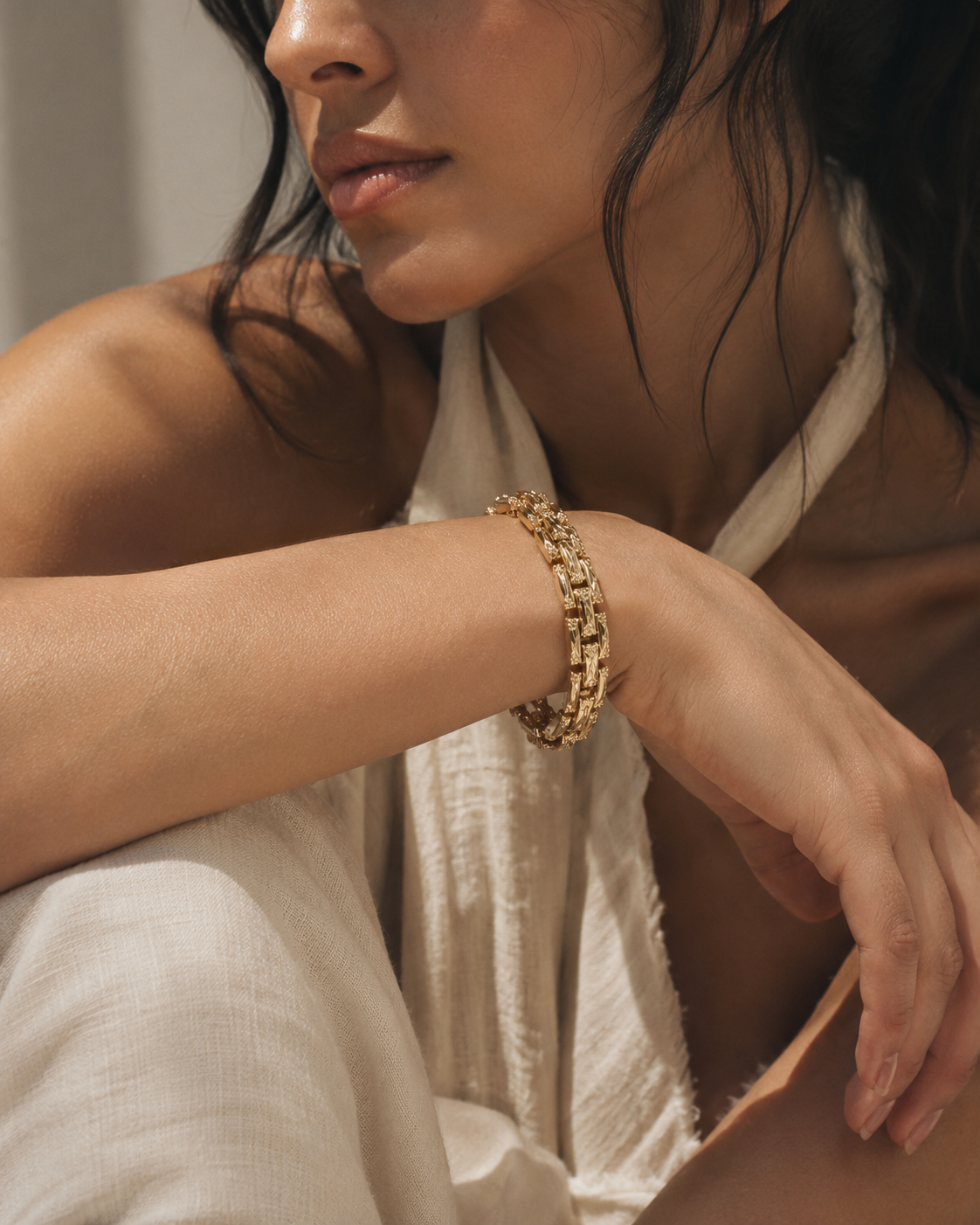 Patterned Hollow Link Gate Bracelet