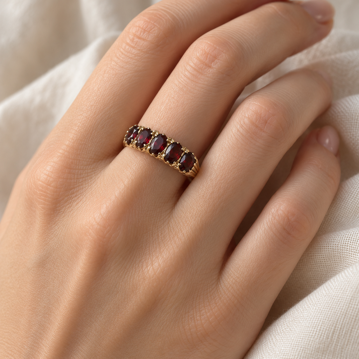 9ct Gold Pre-loved Garnet Ring